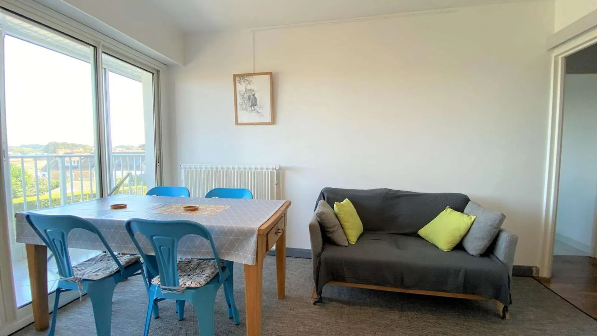 Appartement Avec Wifi, Loggia Et Parking A Tregastel - Fr-1-368-389